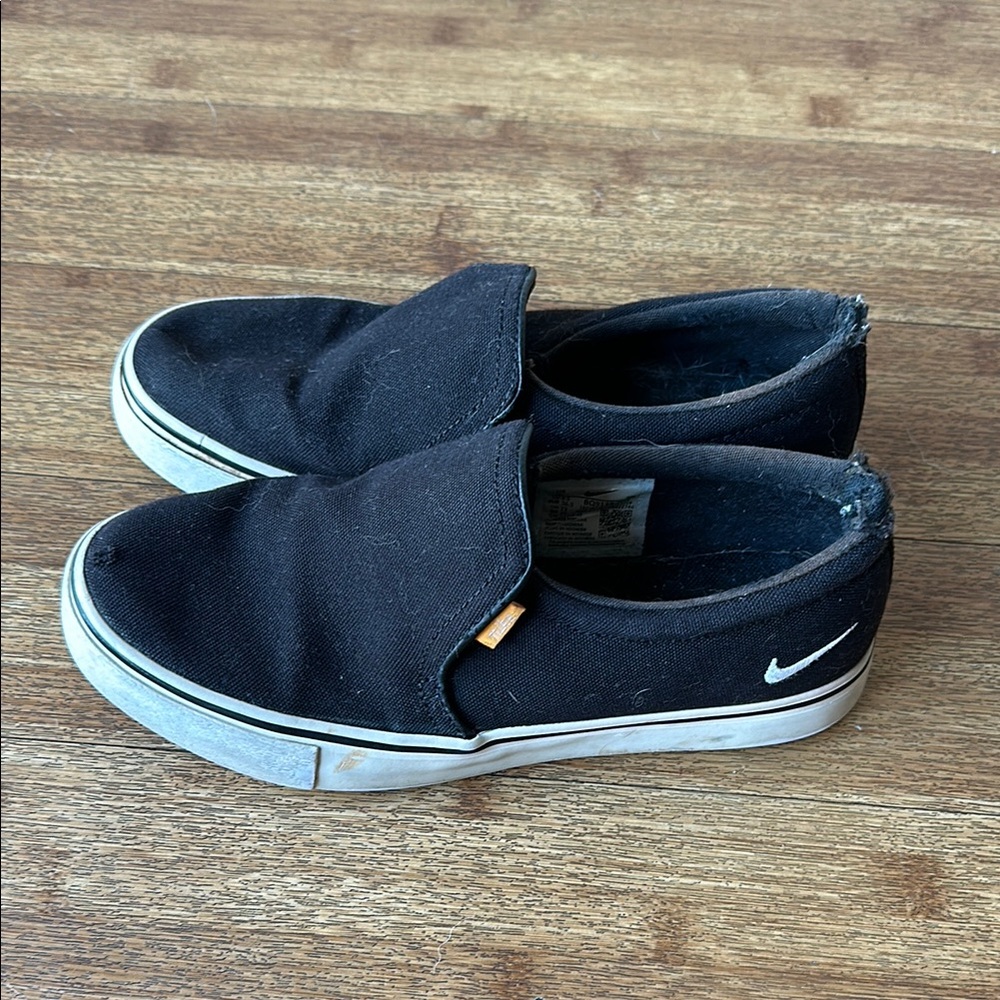 Women’s Nike Black Slip-On Shoes size 6